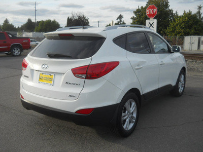 hyundai tucson 2011 white suv gls gasoline 4 cylinders all whee drive 6 speed automatic 99208