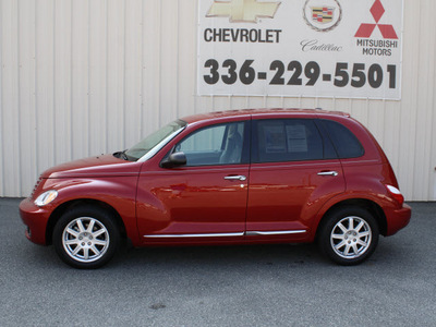 chrysler pt cruiser 2010 dk  red wagon gasoline 4 cylinders front wheel drive automatic 27215