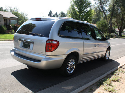 chrysler town and country 2002 silver van limited gasoline 6 cylinders all whee drive automatic 80110