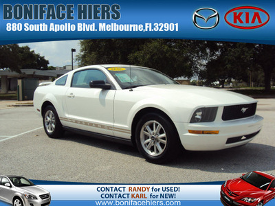 ford mustang 2006 wht coupe gasoline 6 cylinders rear wheel drive automatic 32901