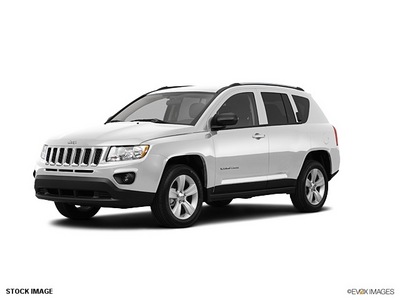 jeep compass 2011 white suv gasoline 4 cylinders 2 wheel drive automatic 47130