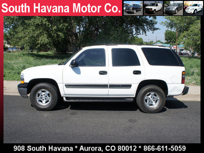 chevrolet tahoe 2004 white suv 3rd row 4x4 flex fuel 8 cylinders 4 wheel drive automatic 80012