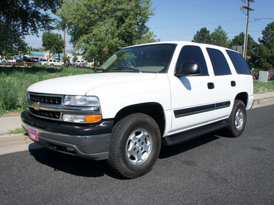 chevrolet tahoe 2004 white suv 3rd row 4x4 flex fuel 8 cylinders 4 wheel drive automatic 80012