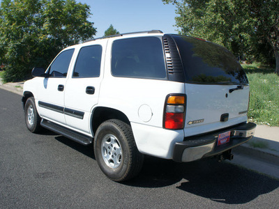 chevrolet tahoe 2004 white suv 3rd row 4x4 flex fuel 8 cylinders 4 wheel drive automatic 80012