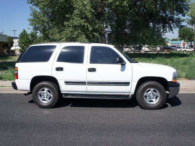 chevrolet tahoe 2004 white suv 3rd row 4x4 flex fuel 8 cylinders 4 wheel drive automatic 80012