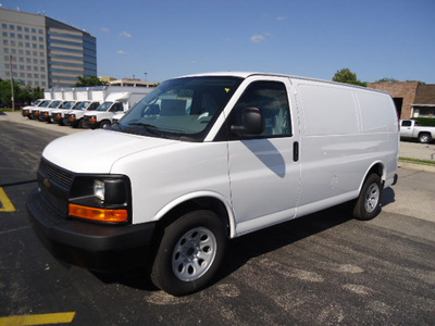 chevrolet express cargo 2011 white van 1500 gasoline 6 cylinders rear wheel drive automatic 60007