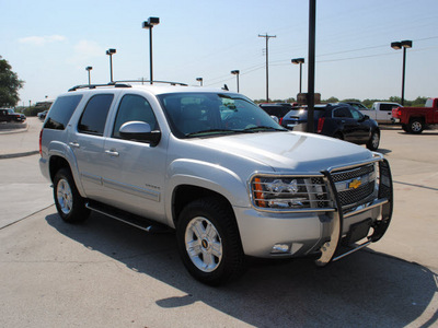 chevrolet tahoe 2010 silver suv z71 flex fuel 8 cylinders 4 wheel drive automatic 76087