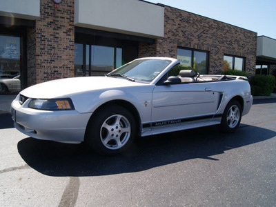 ford mustang 2003 silver deluxe gasoline 6 cylinders rear wheel drive automatic 60098