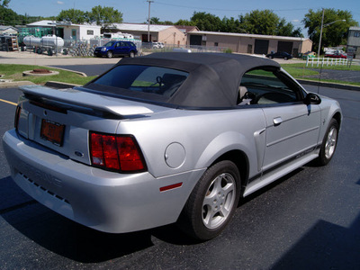 ford mustang 2003 silver deluxe gasoline 6 cylinders rear wheel drive automatic 60098