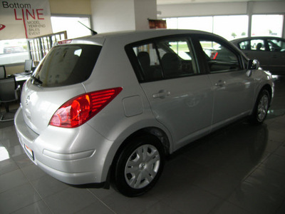 nissan versa 2012 dk  gray hatchback gasoline 4 cylinders front wheel drive not specified 46219