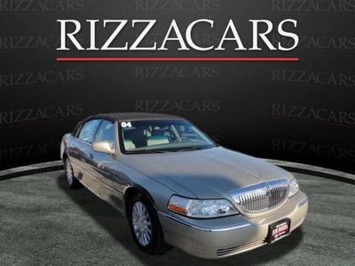 lincoln town car 2004 gray sedan signature gasoline 8 cylinders rear wheel drive automatic with overdrive 60546