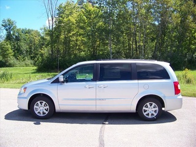 chrysler town and country 2012 silver van touring flex fuel 6 cylinders front wheel drive not specified 44024