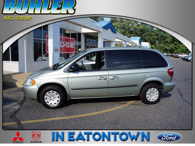 chrysler town and country 2004 satin jade van family value gasoline 6 cylinders front wheel drive automatic 07724
