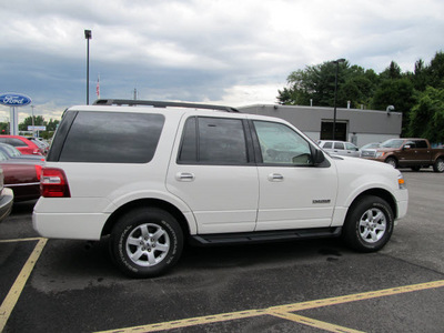ford expedition 2008 white suv xlt gasoline 8 cylinders 4 wheel drive automatic with overdrive 13502
