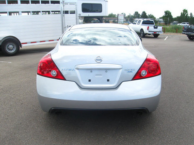 nissan altima 2008 gray coupe 3 5 se gasoline 6 cylinders front wheel drive automatic 80504