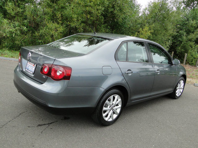 volkswagen jetta 2010 gray sedan limited edition gasoline 5 cylinders front wheel drive automatic 98226