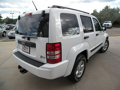 jeep liberty 2012 bright white suv laredo gasoline 6 cylinders 4 wheel drive automatic 81212