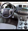 toyota highlander 2010 silver suv se gasoline 6 cylinders all whee drive 5 speed automatic 46219