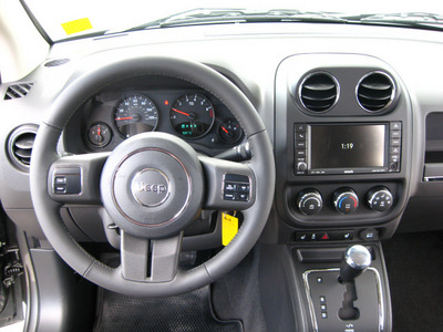 jeep compass 2011 gray suv latitude gasoline 4 cylinders 4 wheel drive automatic 45840