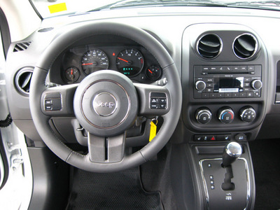 jeep compass 2011 white suv latitude gasoline 4 cylinders 4 wheel drive automatic 45840