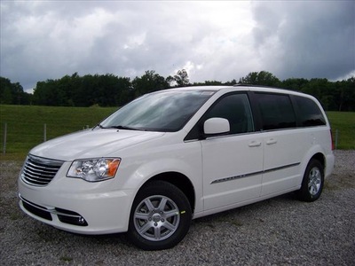 chrysler town and country 2012 white van touring flex fuel 6 cylinders front wheel drive not specified 44024