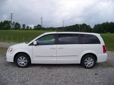 chrysler town and country 2012 white van touring flex fuel 6 cylinders front wheel drive not specified 44024
