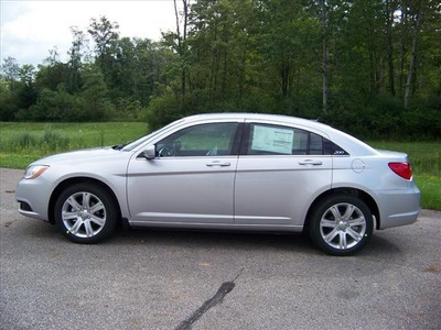 chrysler 200 2011 silver sedan touring gasoline 4 cylinders front wheel drive not specified 44024