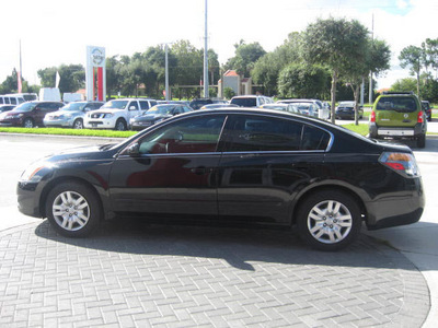 nissan altima 2010 black sedan gasoline 4 cylinders front wheel drive 6 speed manual 33884
