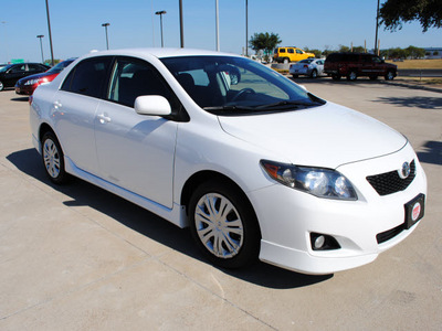 toyota corolla 2009 white sedan s gasoline 4 cylinders front wheel drive automatic 75228