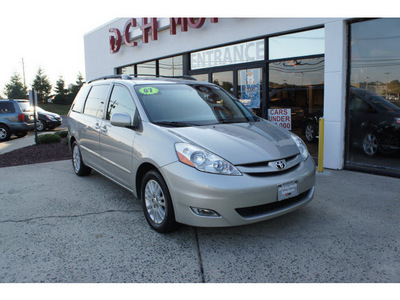 toyota sienna 2007 silver shadow van xle 7 passenger gasoline 6 cylinders front wheel drive 5 speed automatic 07724