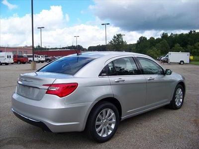 chrysler 200 2011 silver sedan touring gasoline 4 cylinders front wheel drive not specified 44024