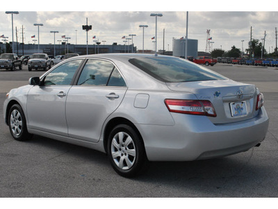 toyota camry 2011 silver sedan le gasoline 4 cylinders front wheel drive automatic 77388