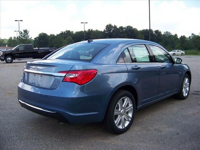chrysler 200 2011 lt  blue sedan touring gasoline 4 cylinders front wheel drive not specified 44024