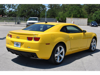 chevrolet camaro 2010 yellow coupe ss gasoline 8 cylinders rear wheel drive automatic 77388