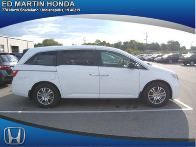 honda odyssey 2011 white van gasoline 6 cylinders front wheel drive automatic 46219