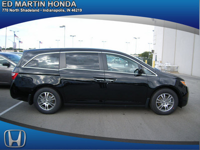 honda odyssey 2011 silver van gasoline 6 cylinders front wheel drive automatic 46219