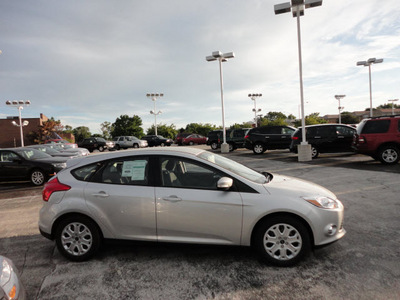 ford focus 2012 silver hatchback se gasoline 4 cylinders front wheel drive automatic with overdrive 60546