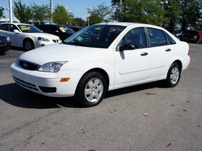 ford focus 2007 white sedan se gasoline 4 cylinders front wheel drive automatic with overdrive 46168