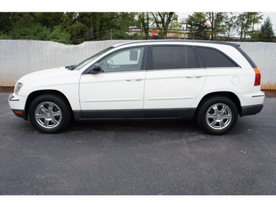 chrysler pacifica 2005 white suv touring gasoline 6 cylinders front wheel drive not specified 28677