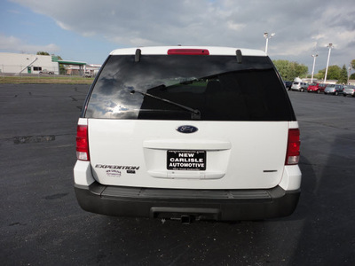 ford expedition 2004 white suv xlt gasoline 8 cylinders 4 wheel drive automatic 45344