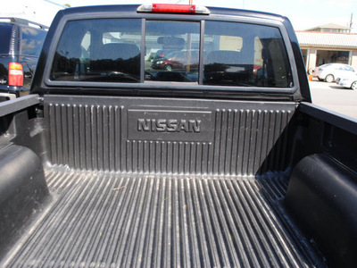 nissan frontier 2004 black xe v6 desert runner gasoline 6 cylinders rear wheel drive automatic 27591