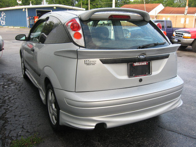 ford focus 2003 silver hatchback zx3 gasoline 4 cylinders front wheel drive 5 speed manual 45840