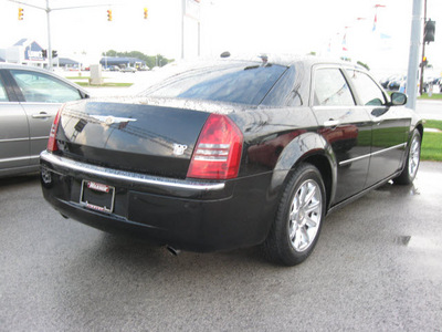 chrysler 300 2005 black sedan c gasoline 8 cylinders rear wheel drive automatic 45840