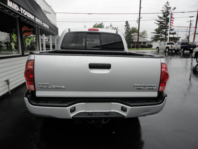 toyota tacoma 2005 silver prerunner v6 gasoline 6 cylinders rear wheel drive automatic 45005