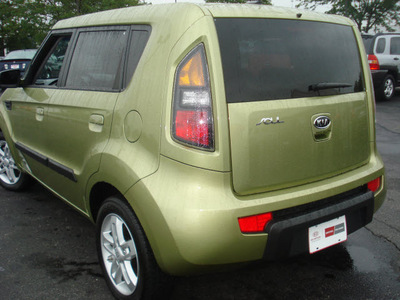 kia soul 2010 green hatchback gasoline 4 cylinders front wheel drive 5 speed manual 43228