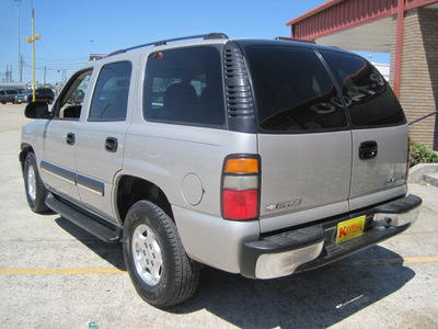chevrolet tahoe 2004 silver suv gasoline 8 cylinders rear wheel drive automatic 77037