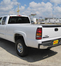 gmc 2500hd sierra 2006 white pickup truck gasoline 8 cylinders rear wheel drive automatic 77037