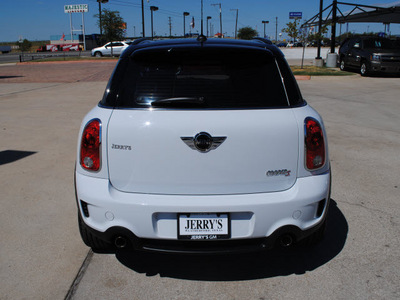 mini cooper countryman 2011 white hatchback s gasoline 4 cylinders front wheel drive 6 speed manual 76087