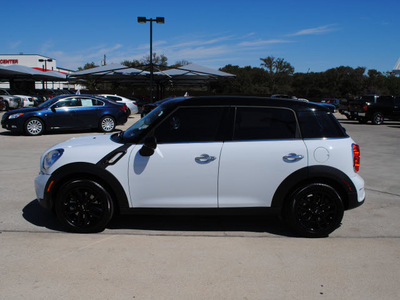 mini cooper countryman 2011 white hatchback s gasoline 4 cylinders front wheel drive 6 speed manual 76087