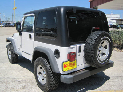 jeep wrangler 2003 white suv sport 6 cylinders automatic 77037